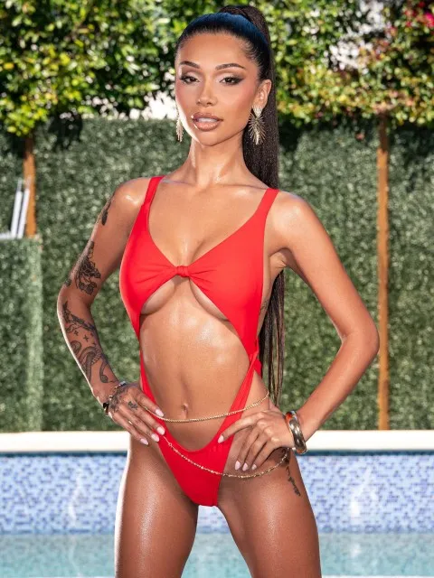Ava Amira