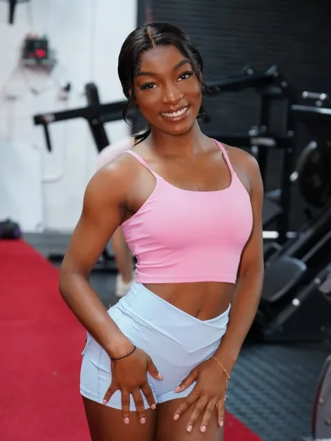 Nivia Wolfe