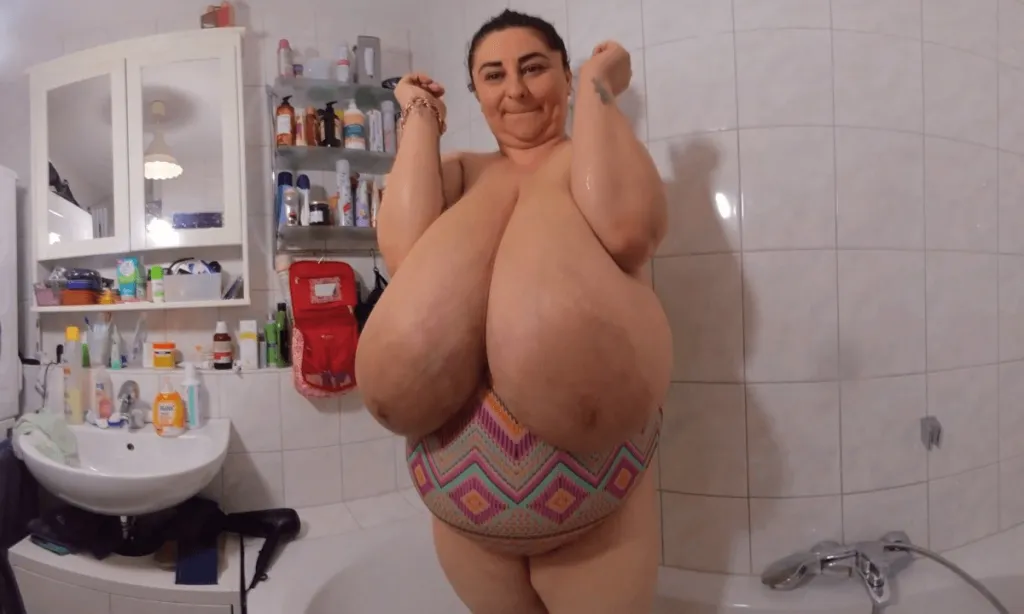 MILF Alice 85JJ's 4K VR Experience: Playing with Huge Boobs