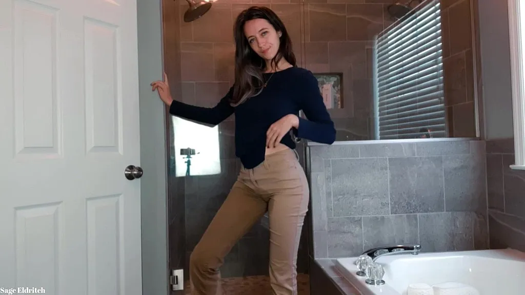 SageEldritch's Brunette Pissing Solo - HD