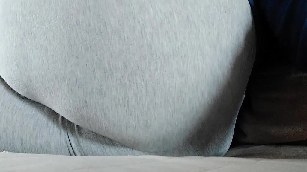 Nicoletta Embassi's Anal Farts in HD