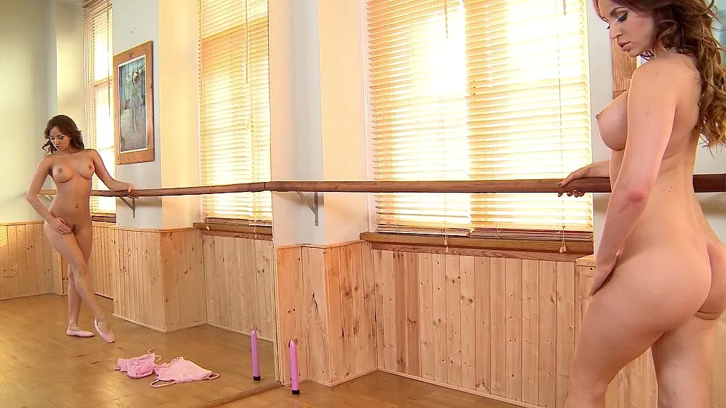 Aleska Diamond's Solo Performance with Pink Dildo - HD