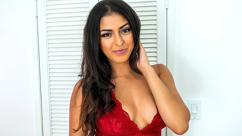 Sophia Leone's Private Session: HD Masturbation & Tattooed Brunette