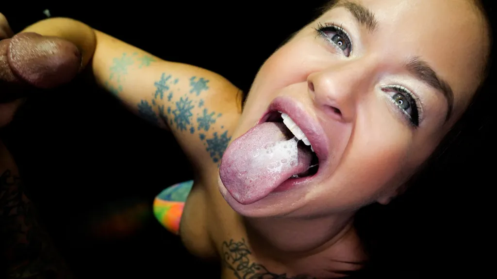 Betty Solace's Deep Throat & Cum in Mouth Gloryhole Session - HD