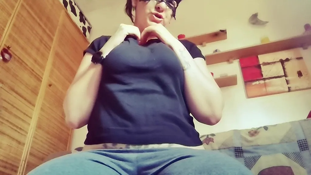 Nicoletta Embassi's Mature Hardcore Anal Pissing Performance
