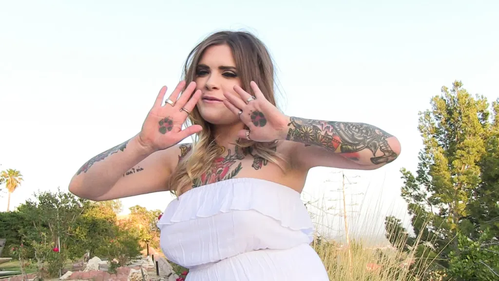 Sammie Six, Farrah Paws, Small Hands - HD Video: Brunette Biker Babes with Natural Tits & Tattoos - Behind the Scenes (NSFW)