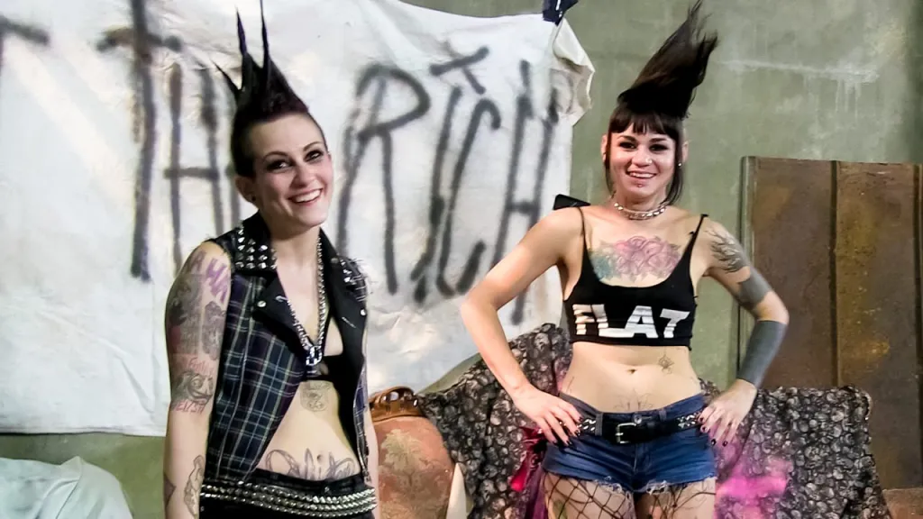 Joanna Angel, Seth Gamble, Kelsi Lynn - Brunette Tattooed Stars in Lesbian Sex Discussion (HD)