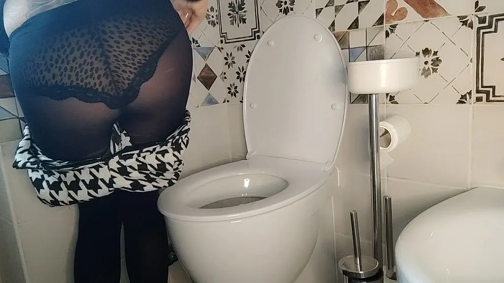 Chantal Channel's HD MILF Pissing Video - Wet & Wild