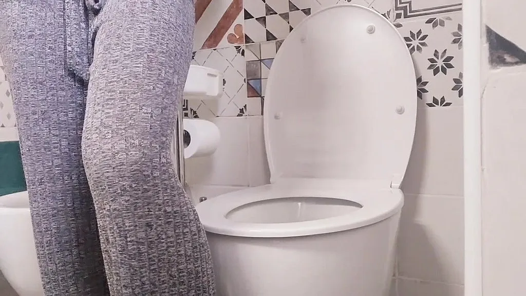 HD Amateur Pissing & Fetish Video: Real Asses in Lingerie