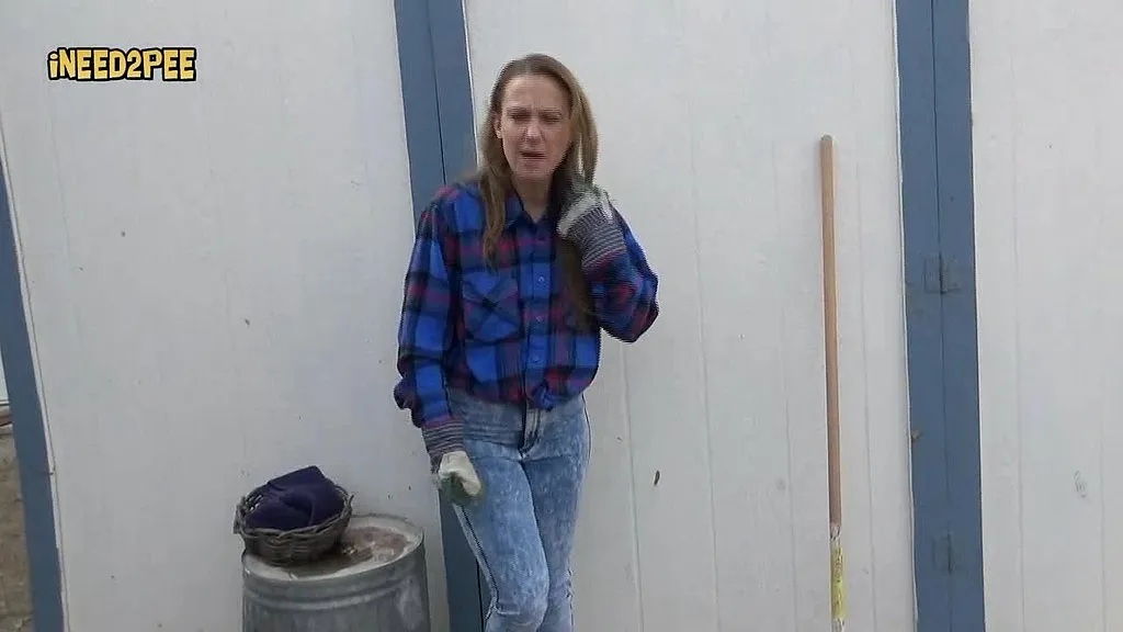 Cheyenne Jewel's Behind the Scenes HD Pissing Video