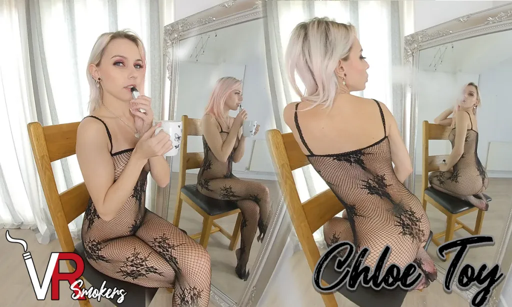 Chloe Toy: Blonde Solo with Tea and E-Cigarette - 180° VR, Binaural Sound