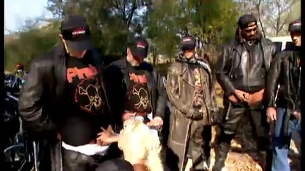 Christina Blonde's Car Trouble: Blonde Babe Receives Anal, Blowjob, and Massage from Motorcycle Riders
