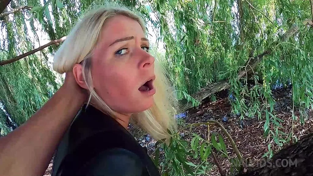 Blowjob Video: Claudia Mac & Tomas J - Anal Outdoors