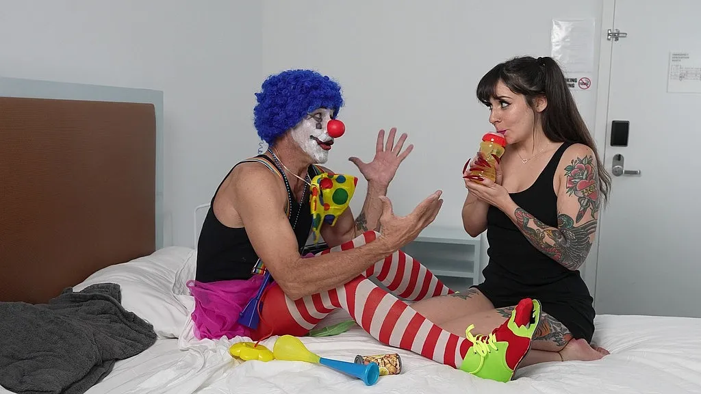 Vile Vixen and Filthy Rich: Old & Young Squirt, Piss, and Ass to Mouth HD