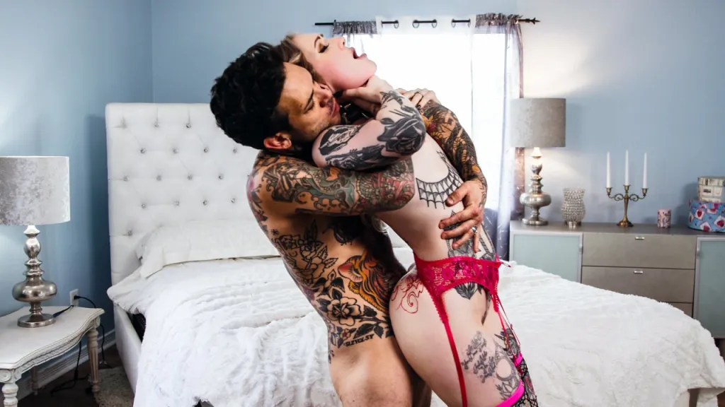 Baby Sid & Small Hands: Rough Sex with Tattoos and Passion