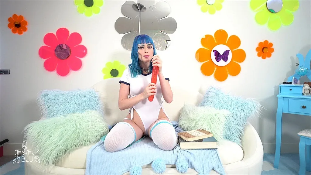 Jewelz's Anal Cosplay with Big Dildo - HD