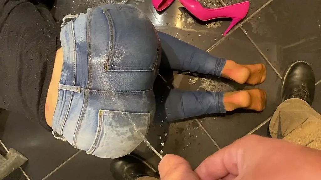 MagicWand and Performer 1/Performer 2: Piss & Blowjob in High Heels (MILF, Amateur)