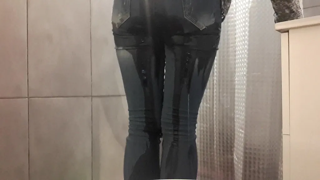 MILF Performers: [Performer 1], [Performer 2], Peeing in High Heels - HD
