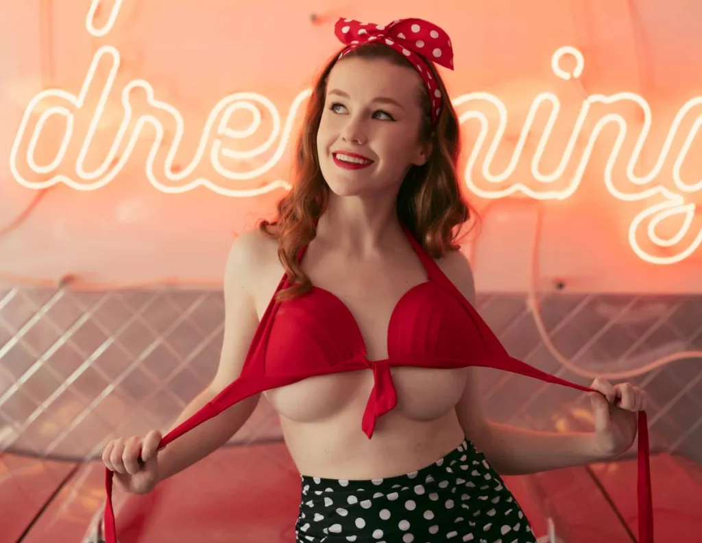 Emily Bloom's Brunette Solo Striptease in HD