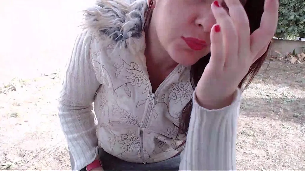 Mature Performer's Diaper Fetish: Close-up Solo Session