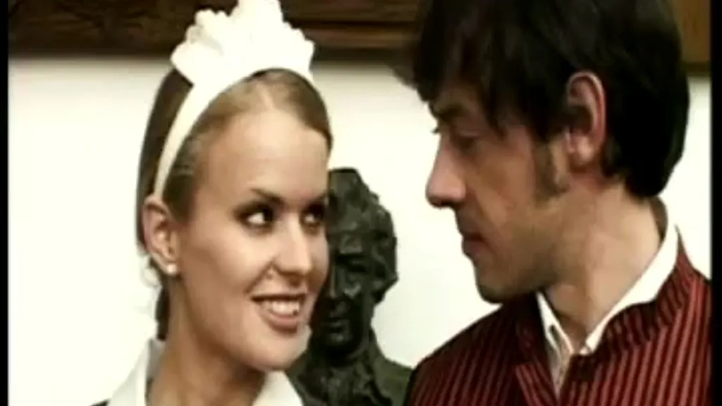 Victoria Swinger & Dora Venter: Brunette-Blonde Anal Threesome with Older Man