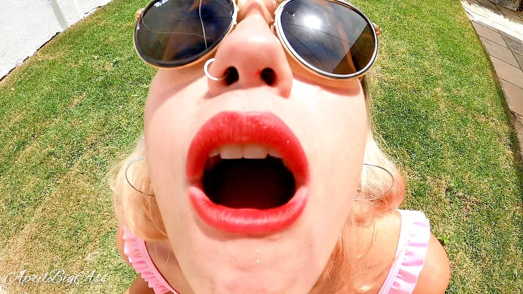 Aprilbigass and Ragnarok: Latina Stepdaughter's Outdoor Piss Drinking Session (HD)