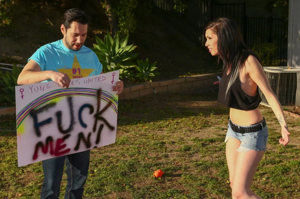 Callie Cyprus & Tommy Pistol: Deep Throat Lesbian Scene with Neighbor Rivalry