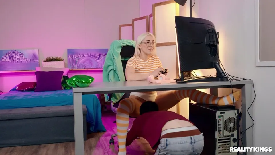 Lisi Kitty, Jordi El Nino Polla - Gamer Girl's Surprise Encounter