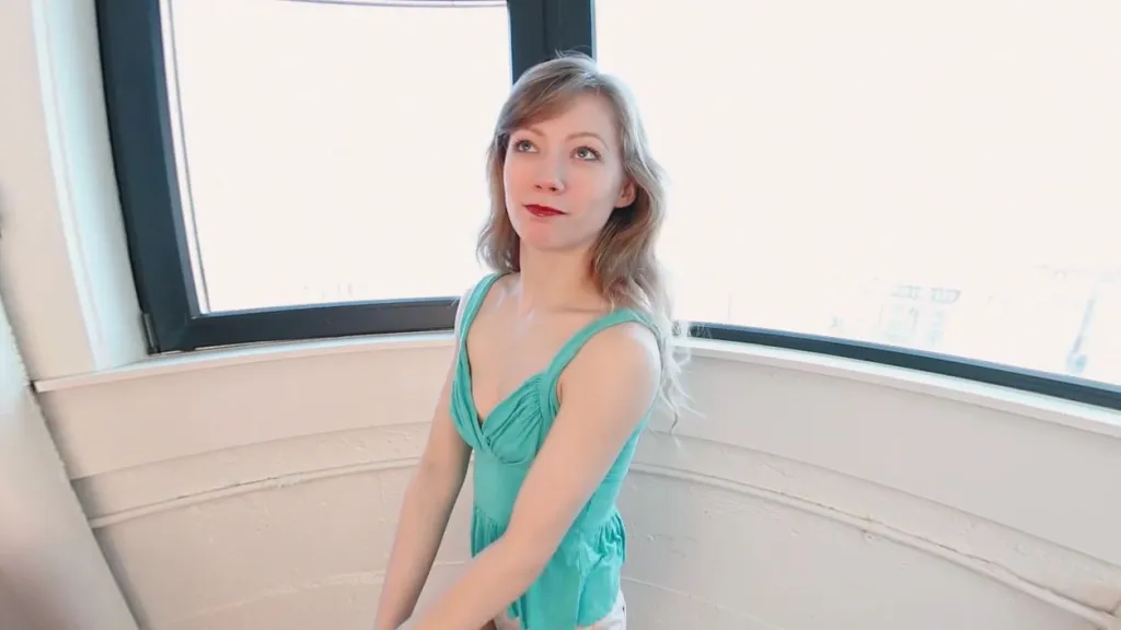 Emma Scarlett's Solo VR Experience: Bigger is Better