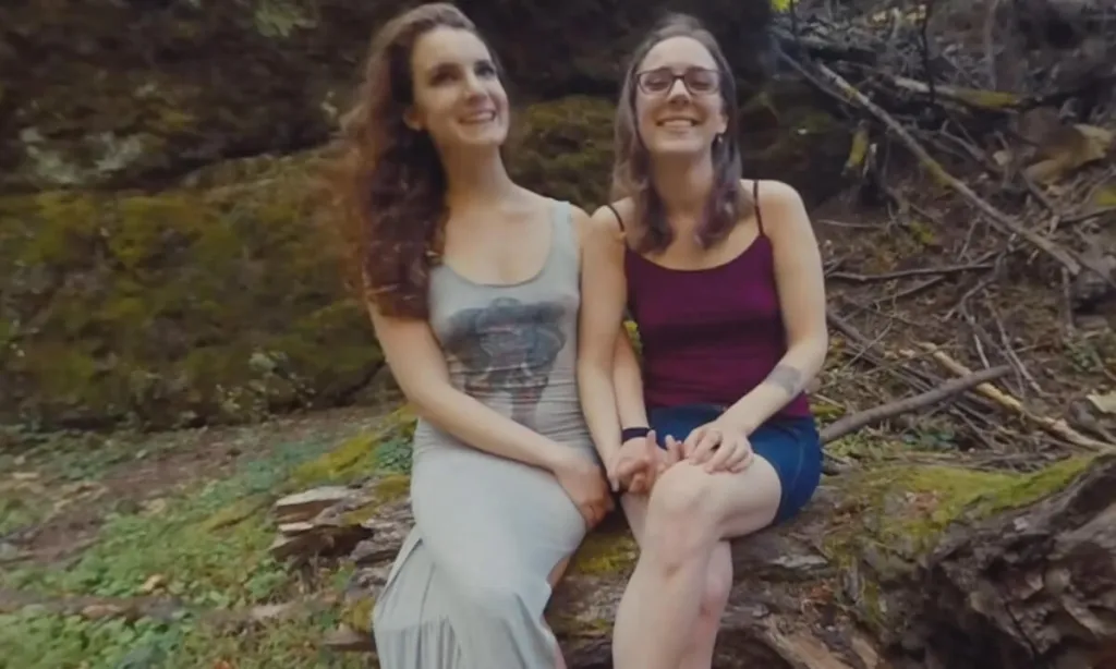 Endza and Sierra's Morning Rituals: A 180° 3D VR Video with Amateur Performers