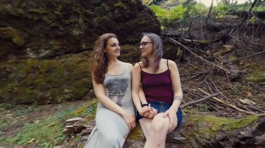 Sierra Cirque and Endza: Outdoor Masturbation Talk & 3D VR Binaural Sound
