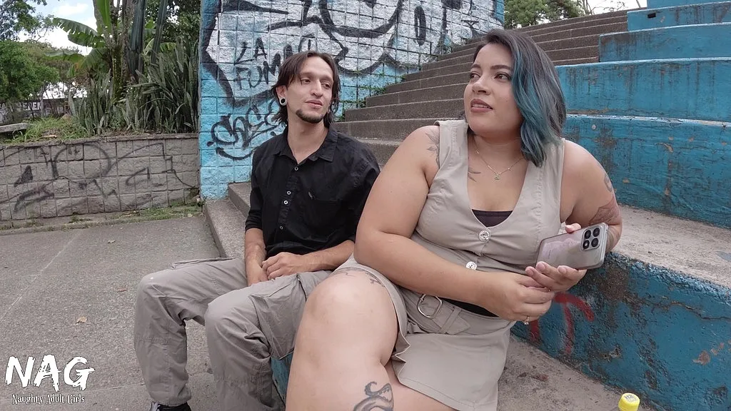 Amateur BBW Squirts in Public: Culona & Czech Performer in HD