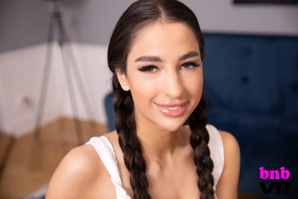 Kama Oxi's Brunette Brunette: 3D VR Blowjob & Fingering