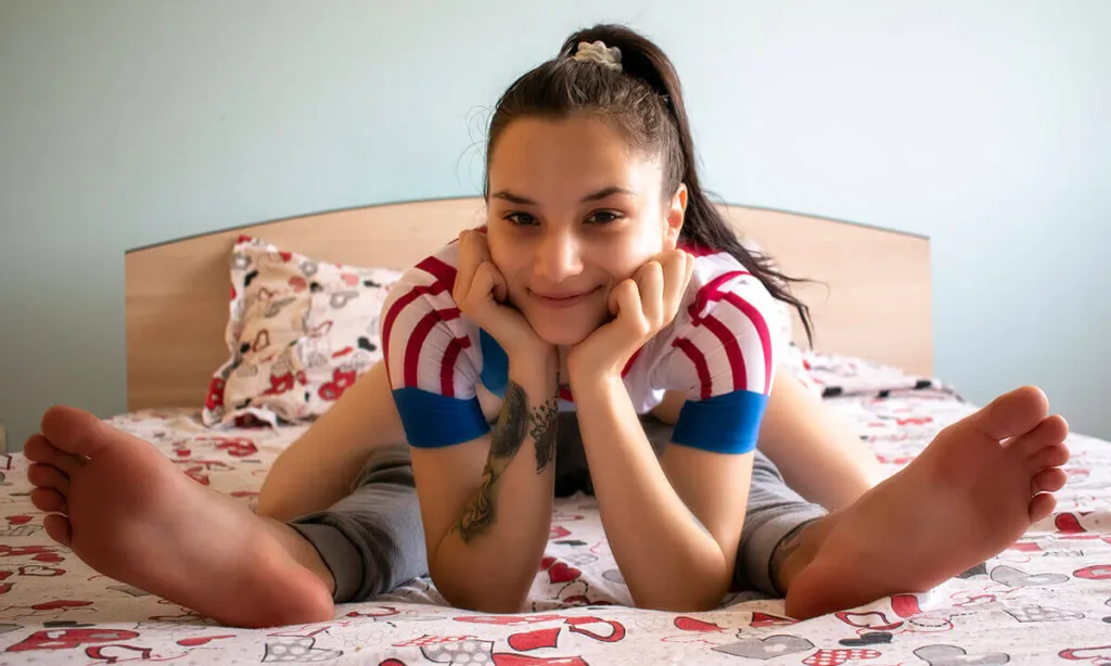 Brunette, Tattooed & Shaved: Young Romanian Performers in 180° Reverse Cowgirl (3D, VR 180°, 60 FPS, UHD)