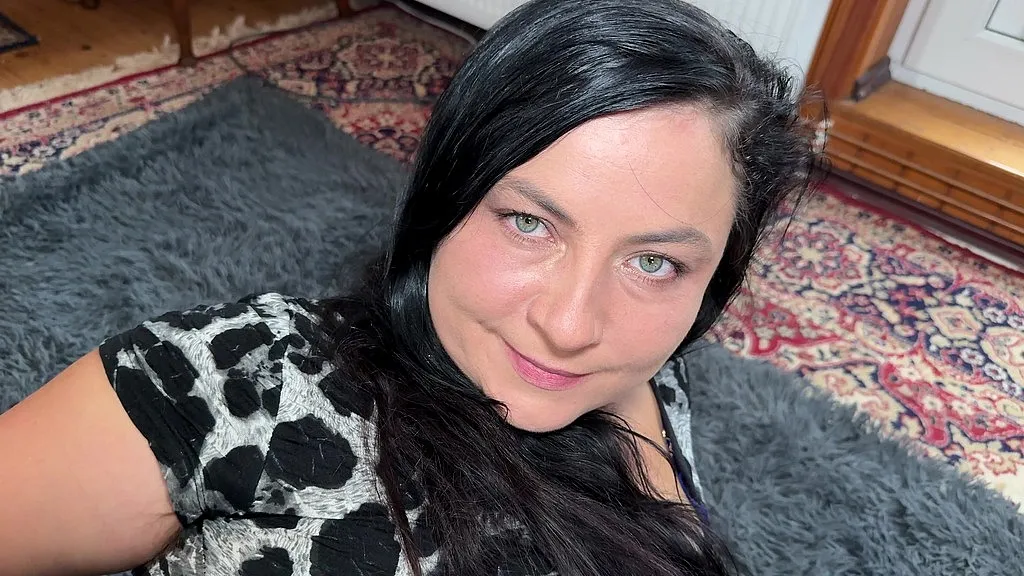 Curvy MILF: Anal and Pussy Licking in HD