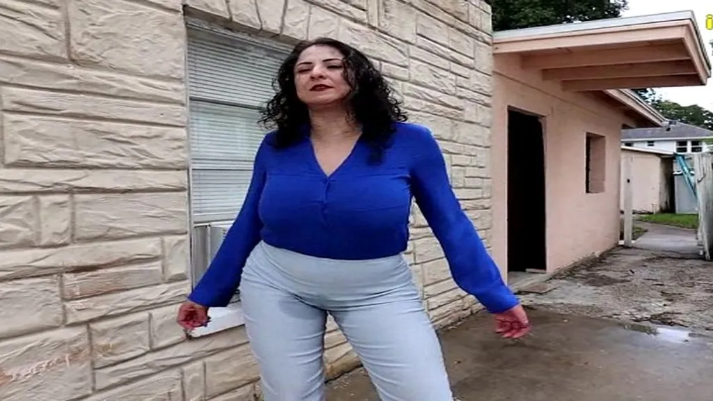 Miss Gia Love: Latina Pisses on Body - Behind the Scenes