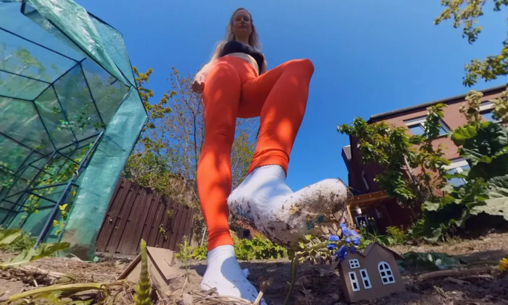 Blonde Amateurs: Fetish Feet & Legs in 4K - Performers: [Performer 1], [Performer 2], [Performer 3]