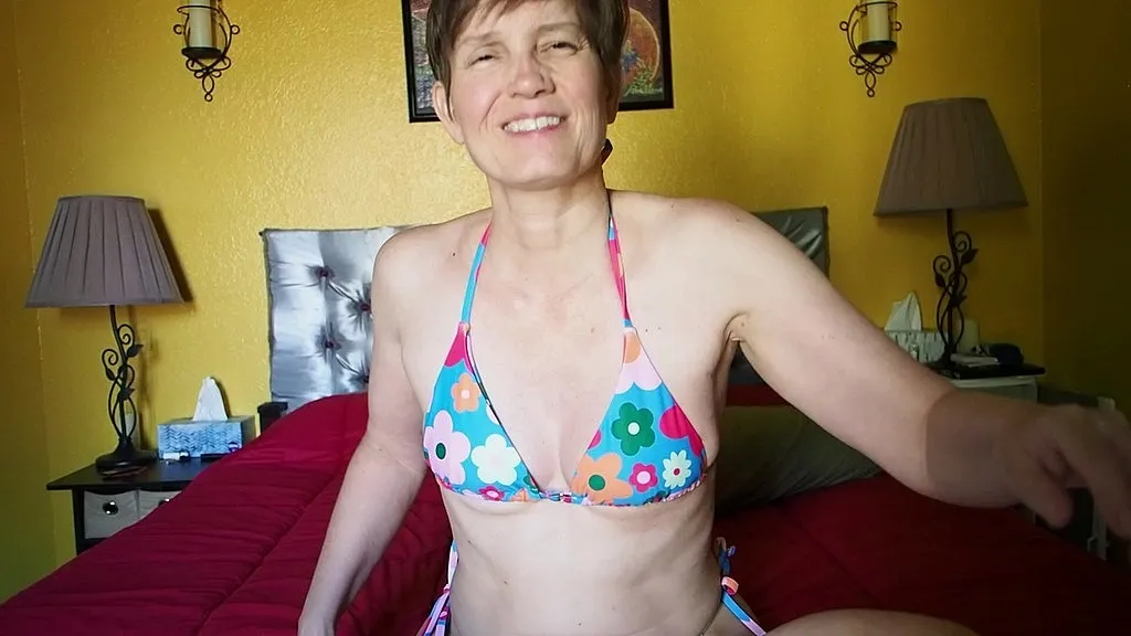 Aurora Willows: Behind the Scenes - Petite Goddess with Big Ass Invites Foot Worship & Findomme