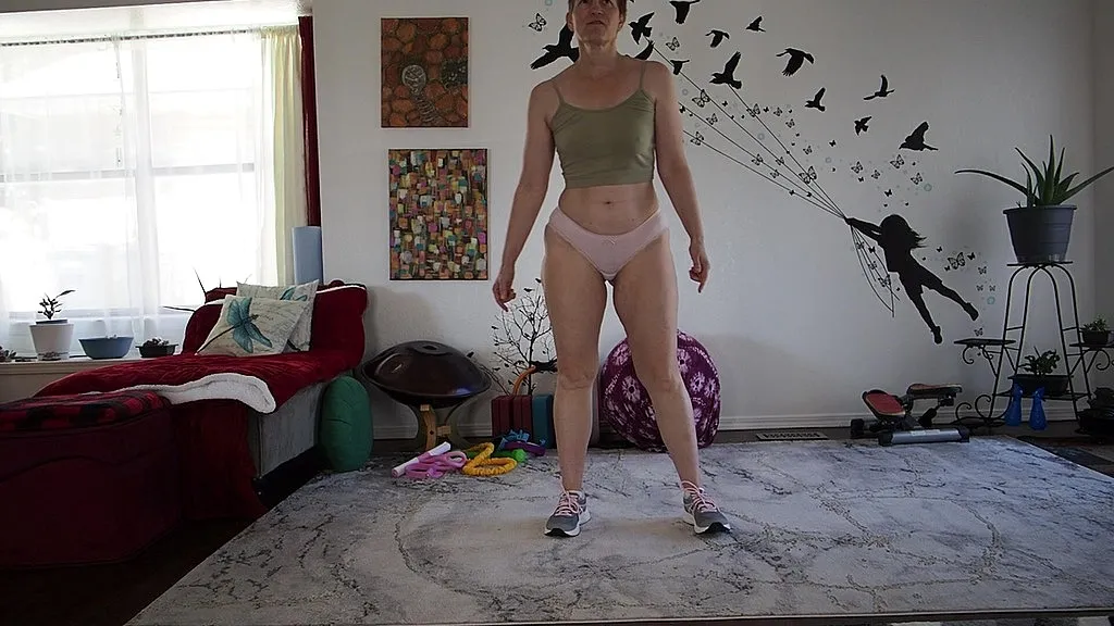 Mature Brunette Goddess: Big Butt, Feet Fetish - HD (Brunette, MILF, Foot fetish)