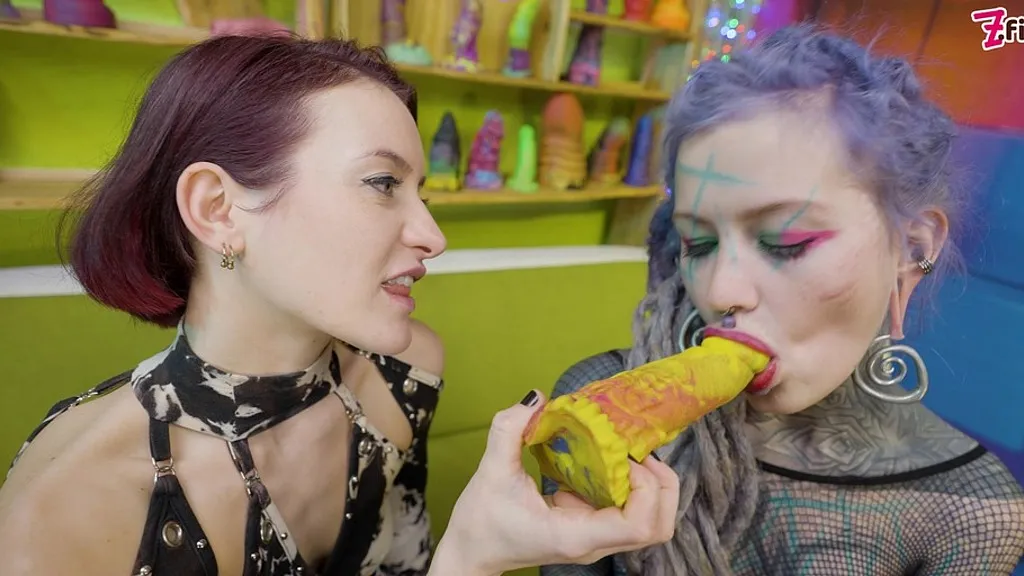 Anuskatzz and Miss Flora's Anal Domination: Large Toy Play with Phreak, Zpageti Toolz, and Hankeys