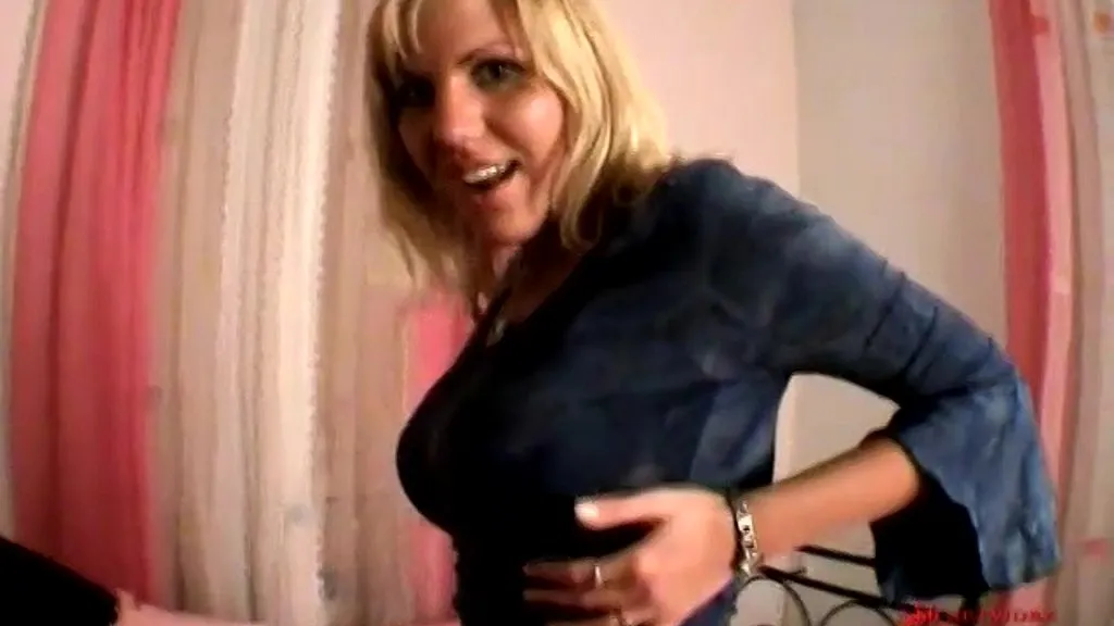 Elisabeth: Big Boobs Blonde in Lingerie Show