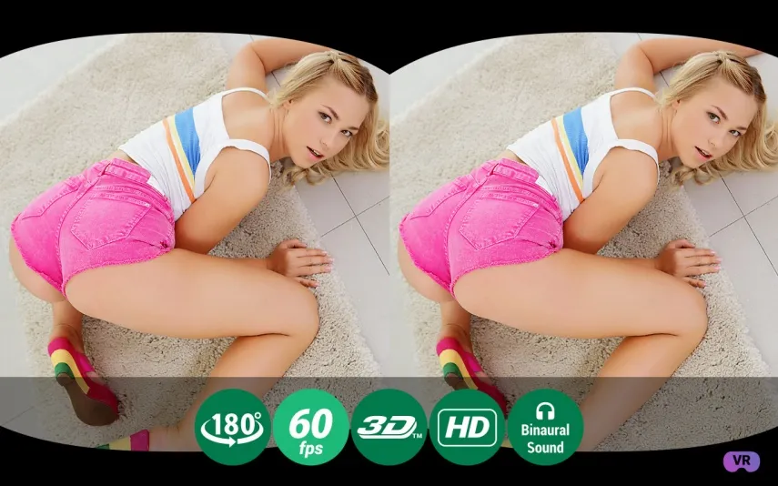 Selvagia's Blonde Solo Masturbation Show - HD VR Experience