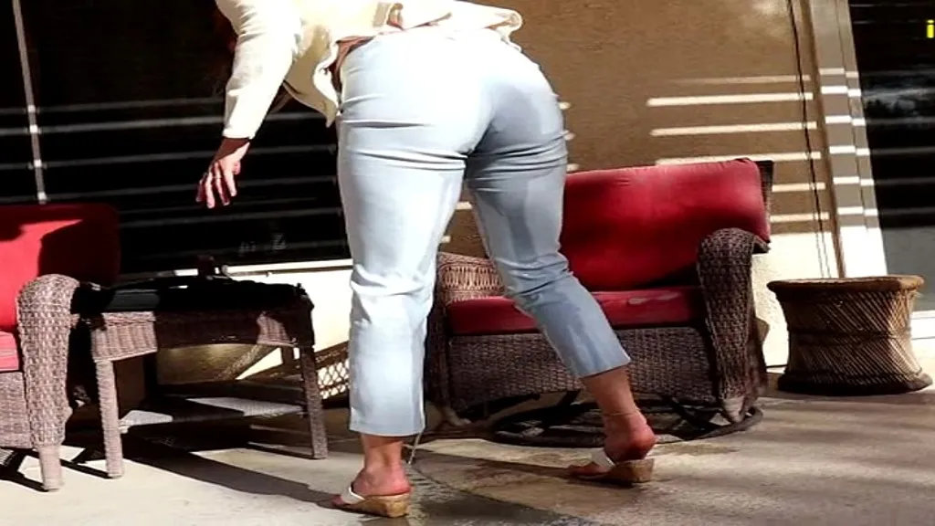 Vika's Wet and Sensual Pissing Scene