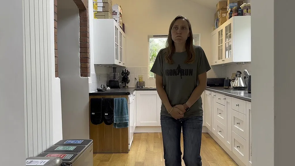 Wamgirlx's MILF Pissing Struggle in HD