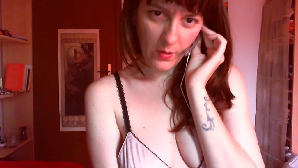 Nicoletta Embassi's Hot Squirt Show: Intense Climax and Wet Squirting