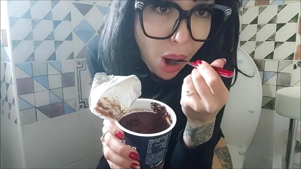 MILF in Lingerie: HD POV Video of a Submissive Mature Woman Eating Chocolate in the Bathroom