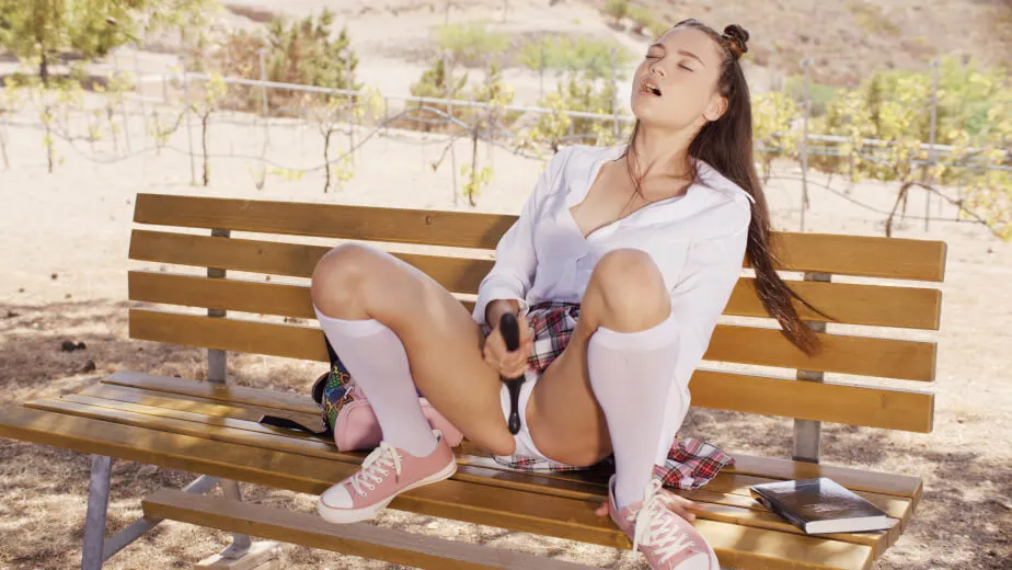 Elizabeth T's Outdoor Solo Masturbation Session (4K)