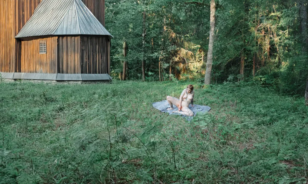 Sem Retlick's Hamburg Adventure: Tattooed Teen DJ's Outdoor 180° VR Striptease