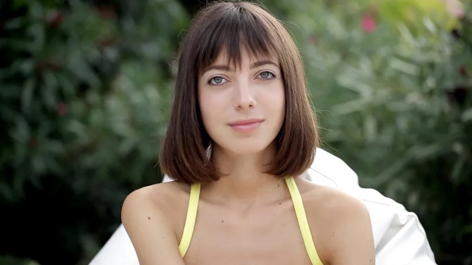 Kiki's Hairy Solo Masturbation Interview in Nature