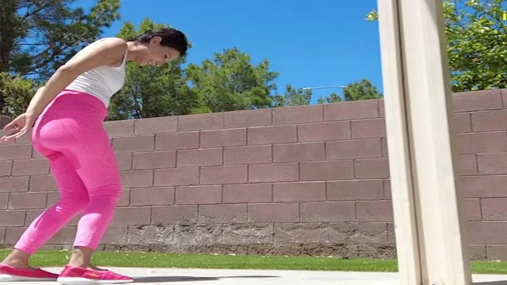 Jade Jantzen's Yoga Pants Wetting Adventure: Pissing Latina Performer